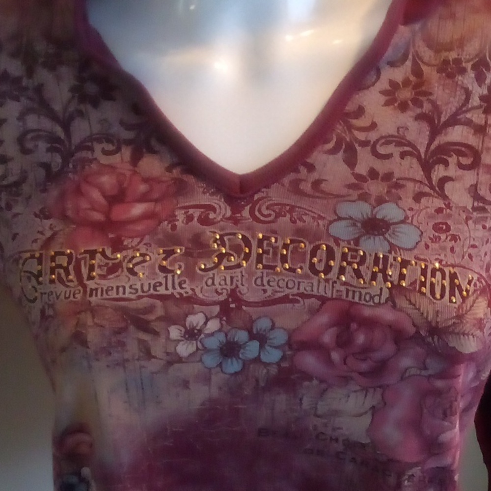 Burgundy Top with Hoodie, Crinkle 3/4 Sleeves & French Phrases - Picture 2 of 8